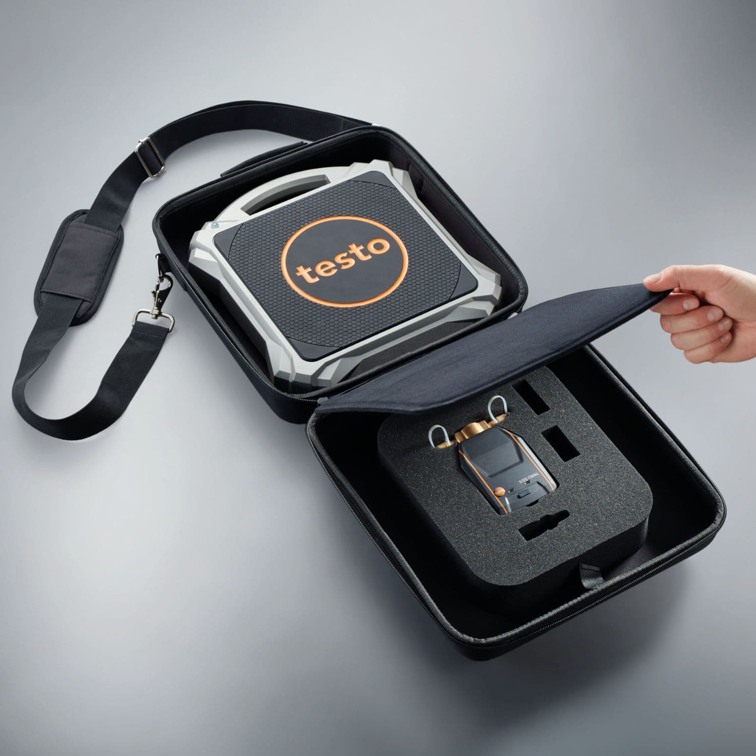 Testo 560i Digital Refrigerant Scale with Charging Valve - Image 2